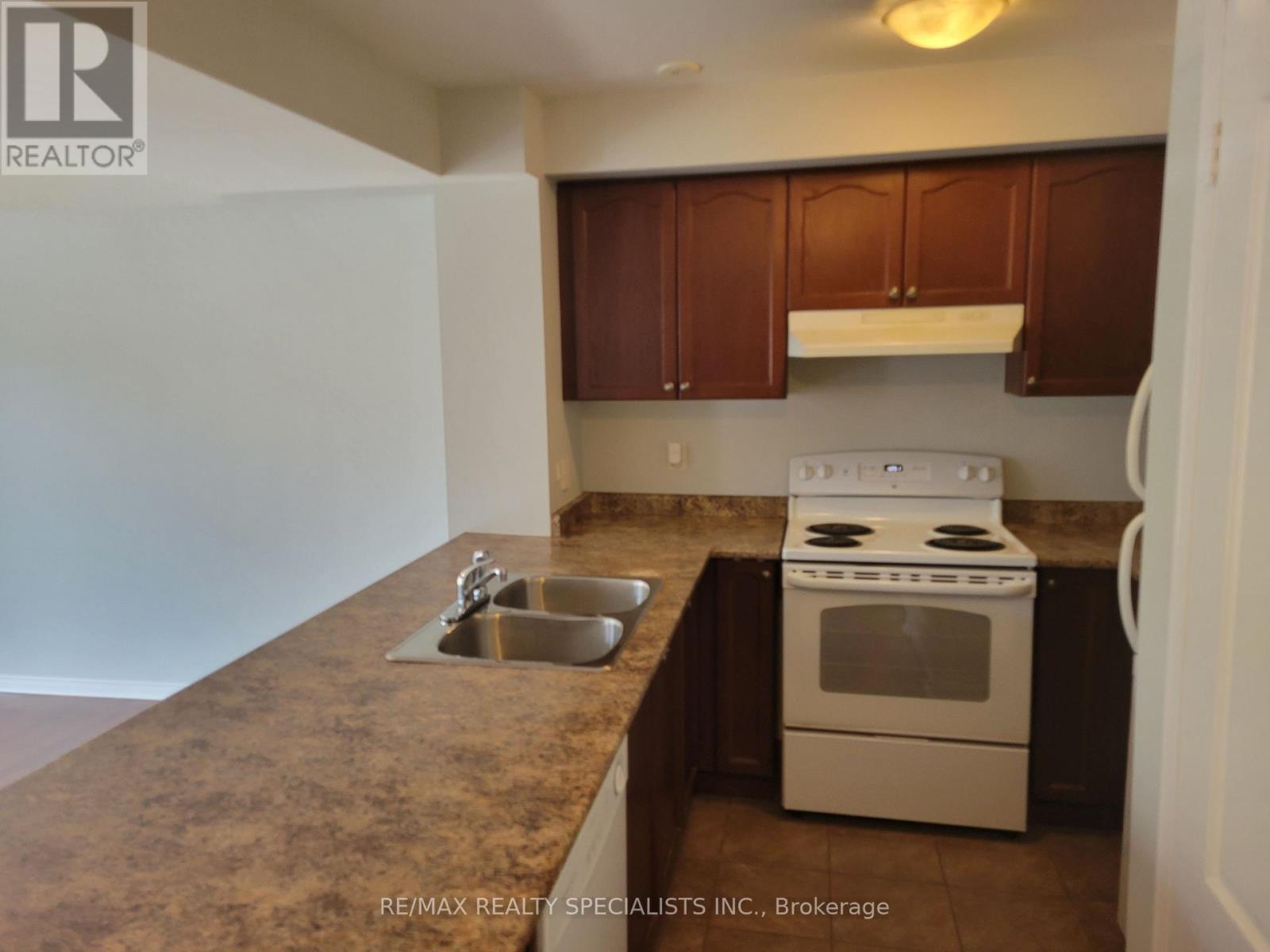 6 - 3250 Bentley Drive, Mississauga, Ontario L5M 0P7 - Photo 3 - W13470778