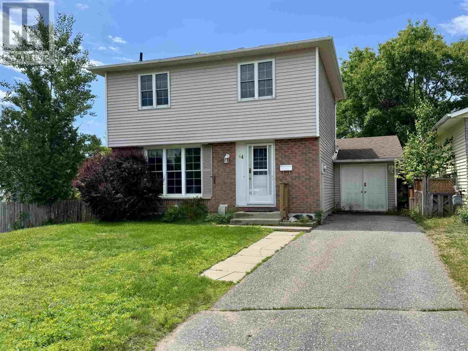 44 MacDonald CT, Elliot Lake, Ontario