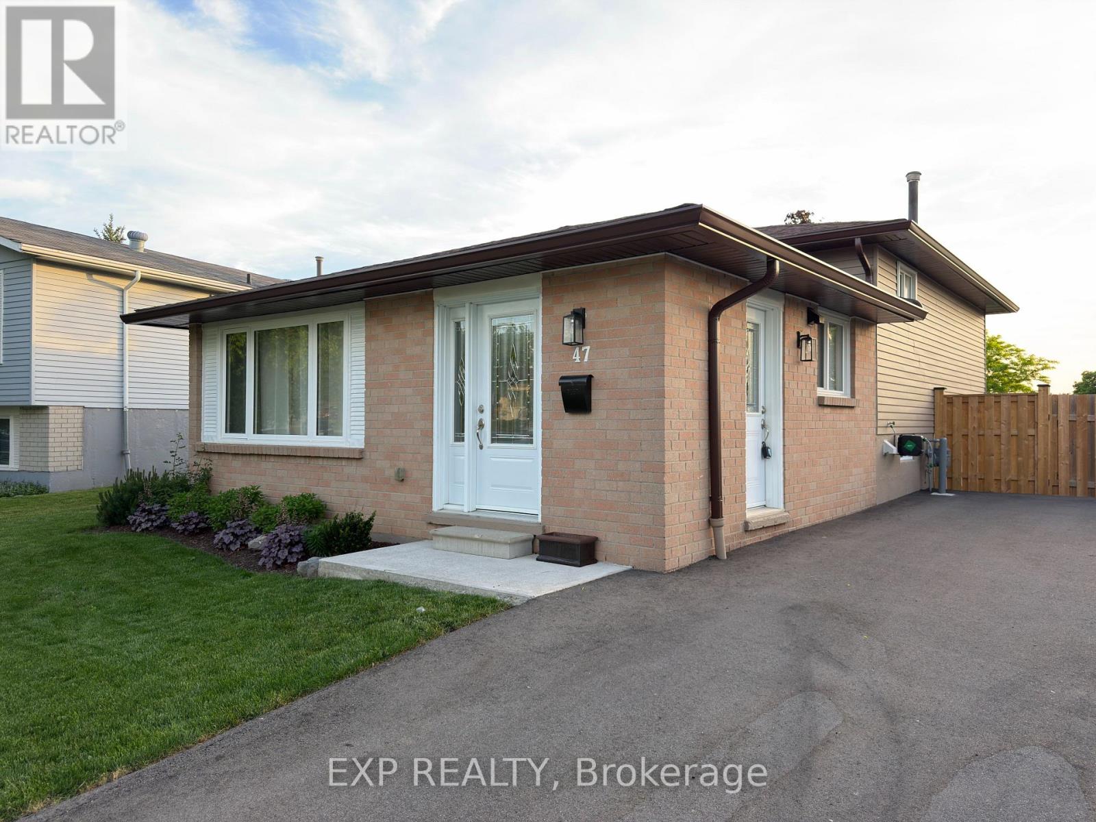 47 Odessa Street, Hamilton, Ontario L8J 1A3 - Photo 2 - X13470786
