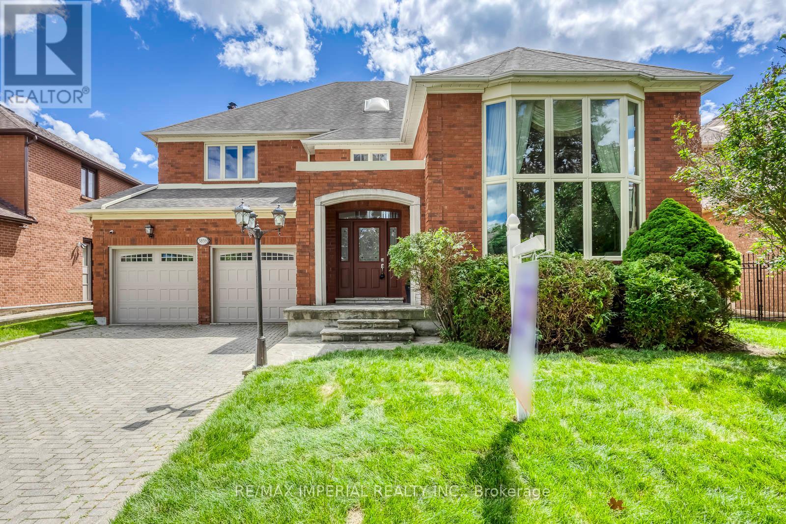 5859 Riverside Place, Mississauga, Ontario  L5M 4X1 - Photo 3 - W13057672