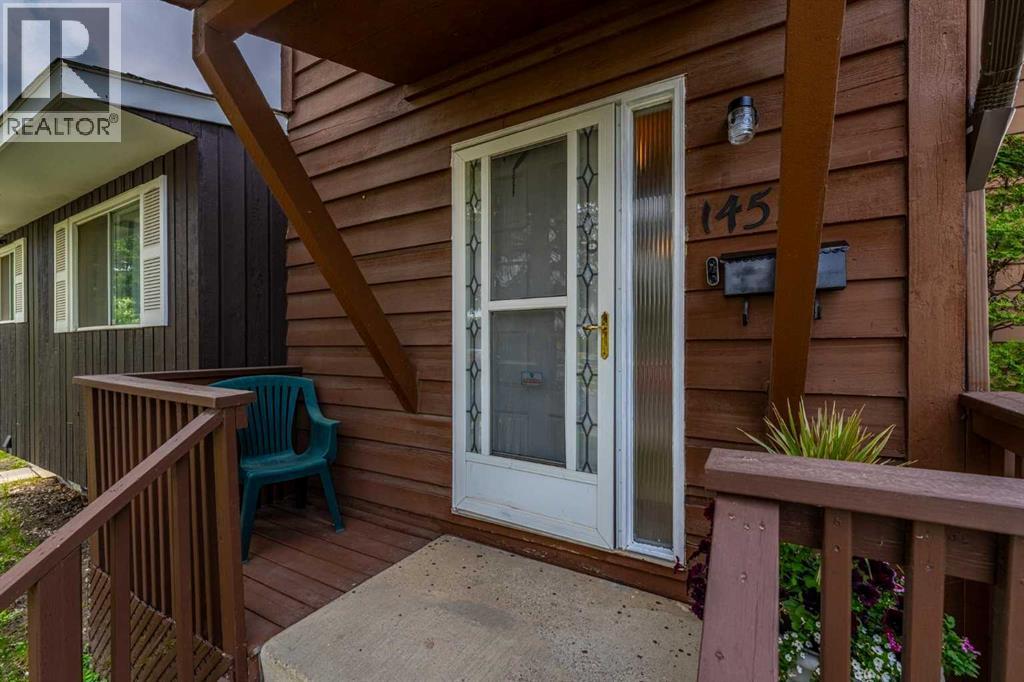 1455 Berkley Drive NW, Calgary, Alberta  T3K 1T6 - Photo 2 - A2318714