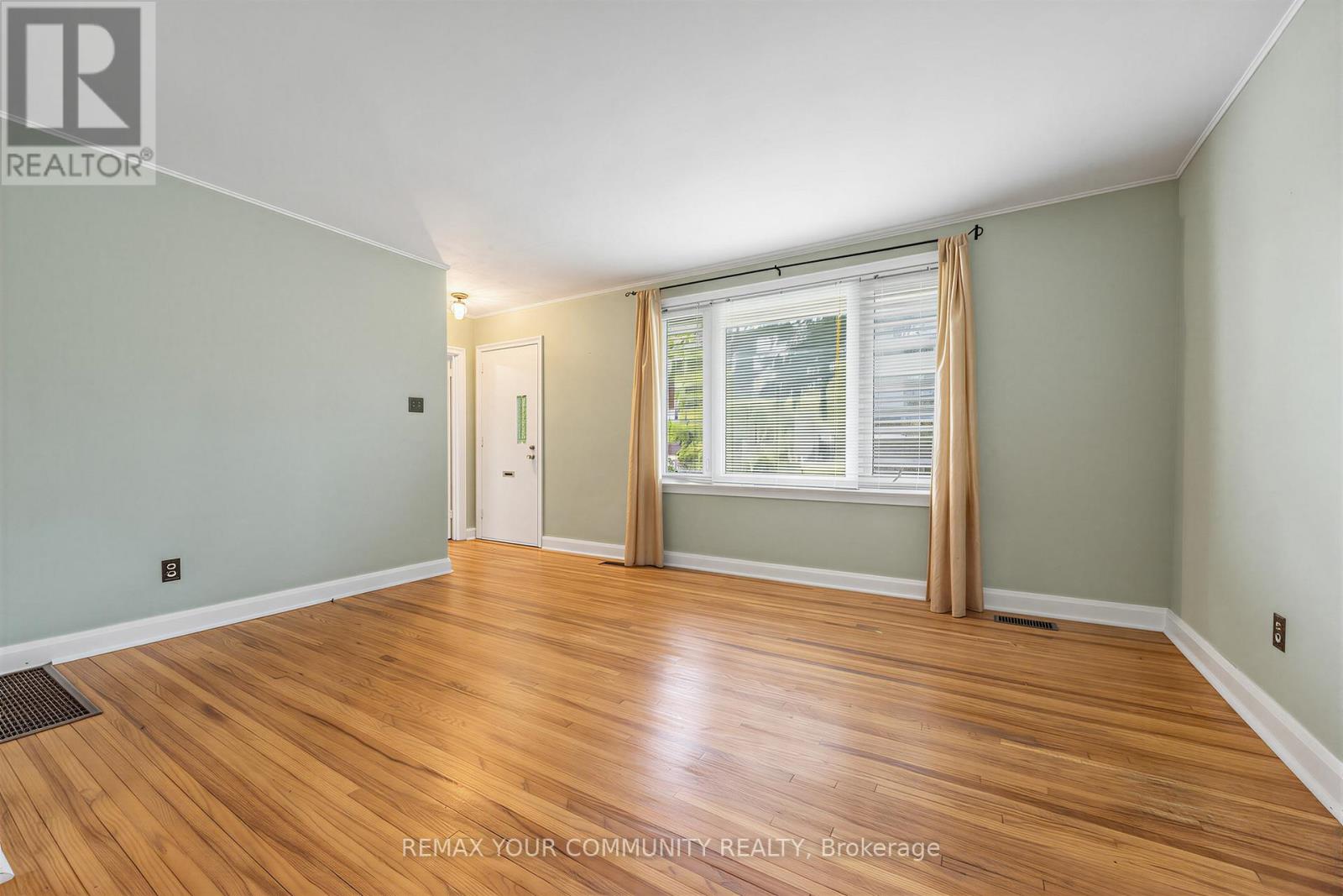 49 Moore Park Avenue, Toronto, Ontario  M2M 1M8 - Photo 10 - C13466098