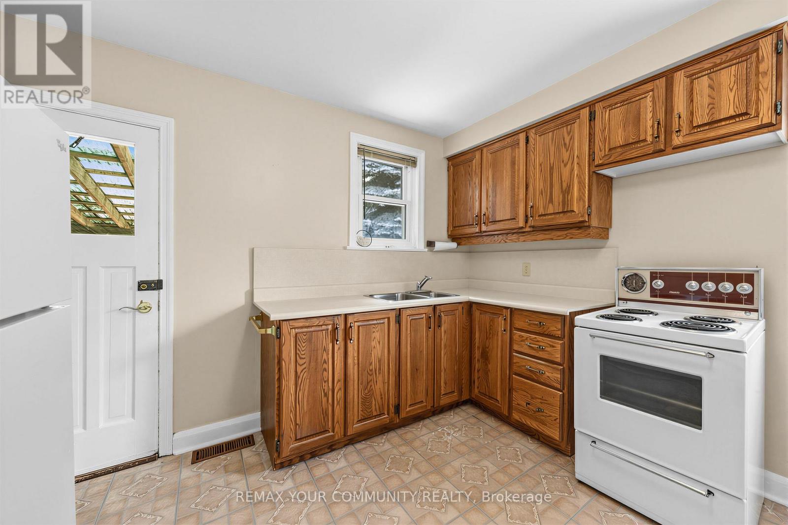 49 Moore Park Avenue, Toronto, Ontario  M2M 1M8 - Photo 17 - C13466098