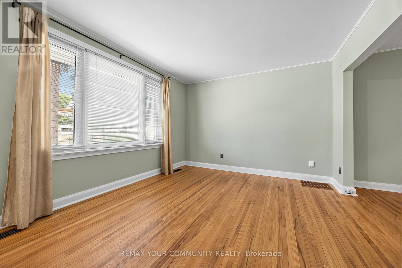 49 Moore Park Avenue, Toronto, Ontario  M2M 1M8 - Photo 9 - C13466098