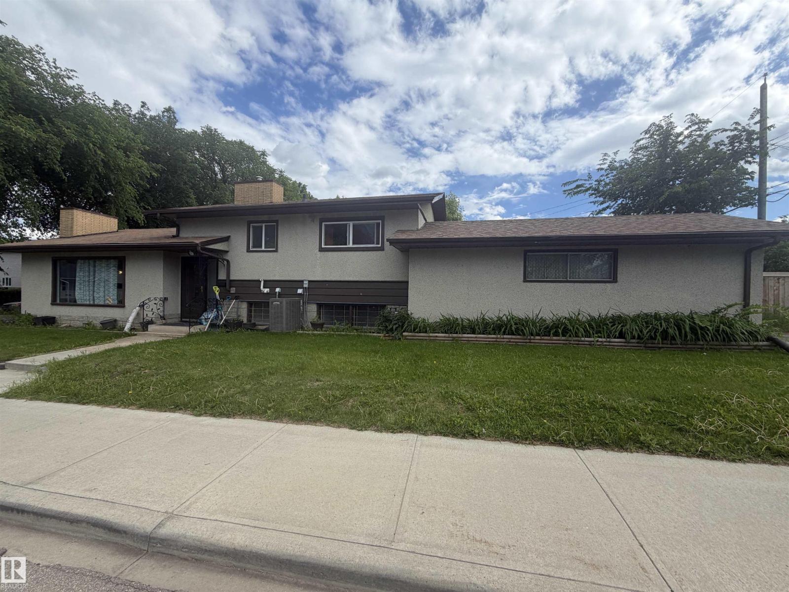 5303 119 AV NW, edmonton, Alberta