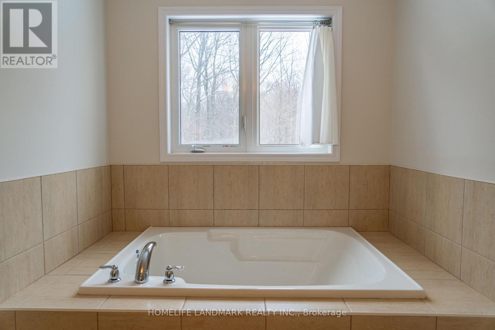 8683 Chickory Trail, Niagara Falls, Ontario L2H 3S5 - Photo 8 - X13470908