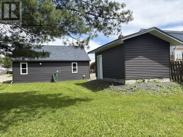 145 Elmwood Ave, Sault Ste. Marie, Ontario  P6B 4W1 - Photo 14 - SM261528