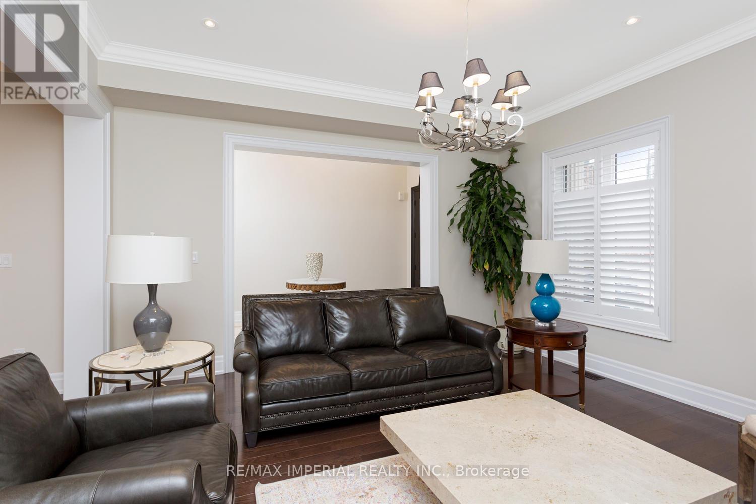 3568 Joan Drive, Mississauga, Ontario  L5B 1T8 - Photo 9 - W13470958