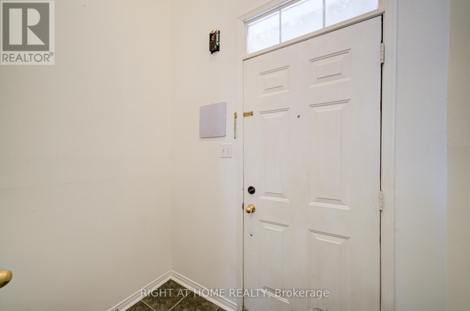 9 - 120 Railroad Street, Brampton, Ontario L6X 5A1 - Photo 3 - W12902958