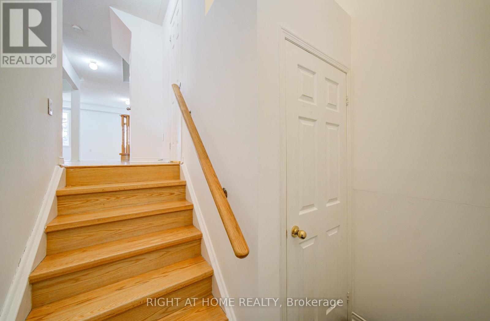 9 - 120 Railroad Street, Brampton, Ontario L6X 5A1 - Photo 4 - W12902958