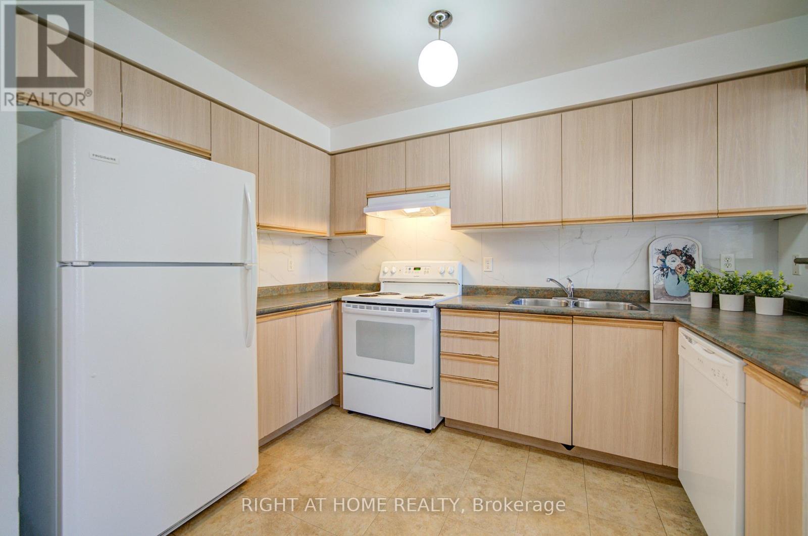 9 - 120 Railroad Street, Brampton, Ontario L6X 5A1 - Photo 12 - W12902958