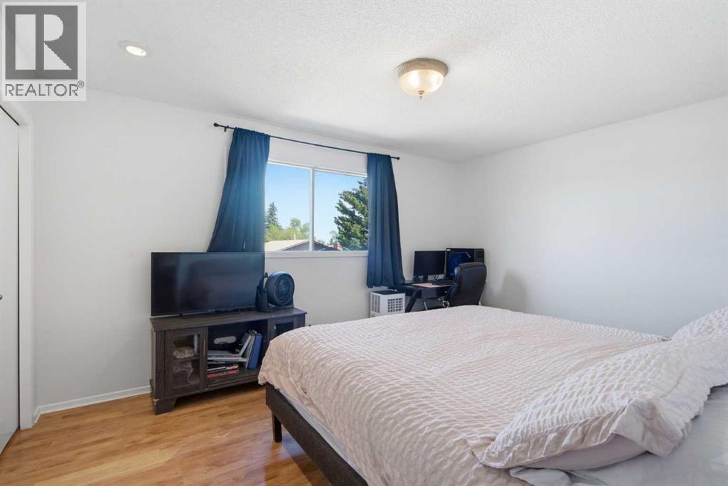 20 Berkshire Court Nw, Calgary, Alberta  T3K 1Z5 - Photo 23 - A2320921