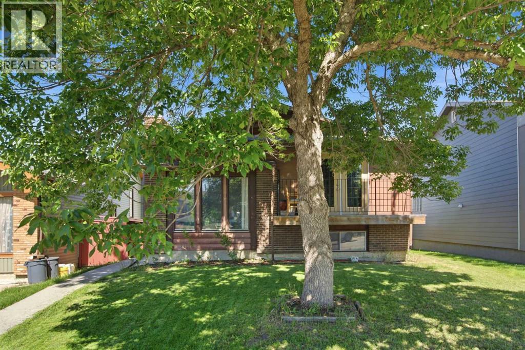 20 Berkshire Court Nw, Calgary, Alberta  T3K 1Z5 - Photo 3 - A2320921