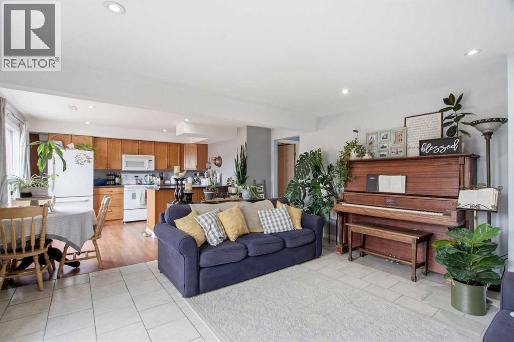 20 Berkshire Court Nw, Calgary, Alberta  T3K 1Z5 - Photo 30 - A2320921