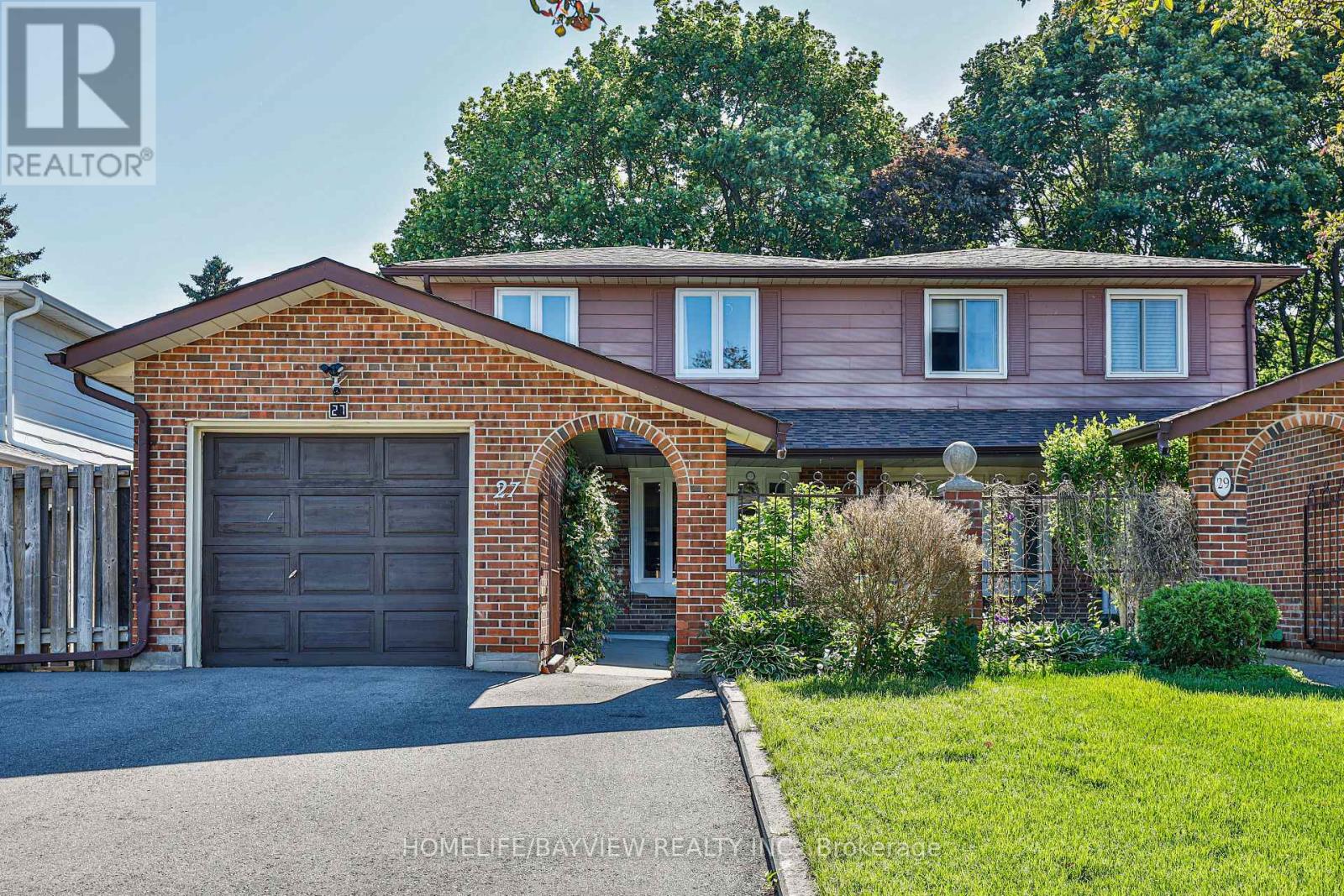 <div class="slider-price">$899,000</div><p>27 Bedle Avenue, Toronto, Ontario</p>