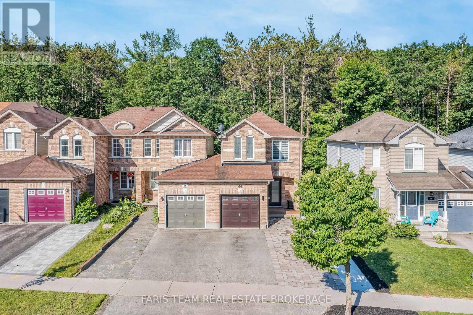 44 HAWTHORNE CRESCENT, Barrie, Ontario