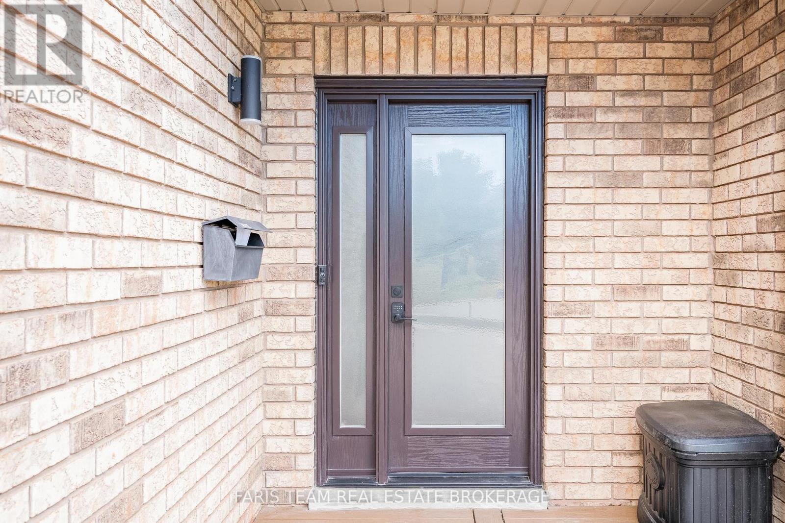 44 Hawthorne Crescent, Barrie, Ontario  L4N 9Y7 - Photo 3 - S13471008