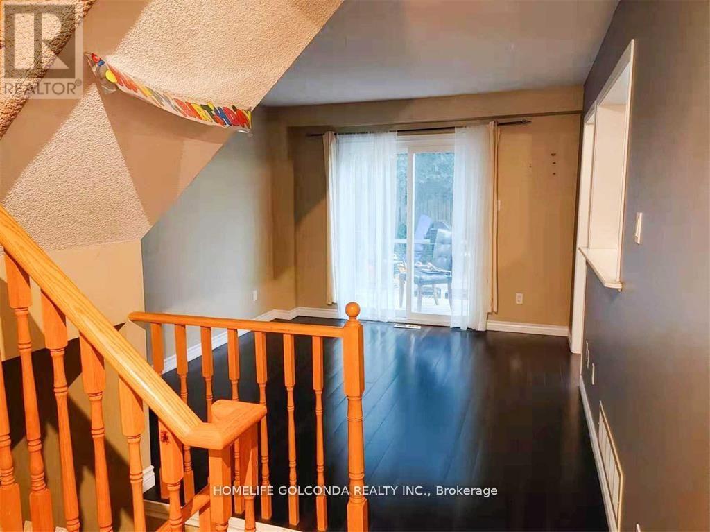 48 Hadden Crescent, Barrie, Ontario L4M 6G6 - Photo 4 - S13471024