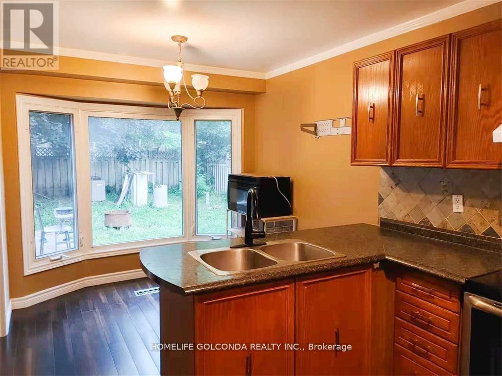 48 Hadden Crescent, Barrie, Ontario L4M 6G6 - Photo 5 - S13471024