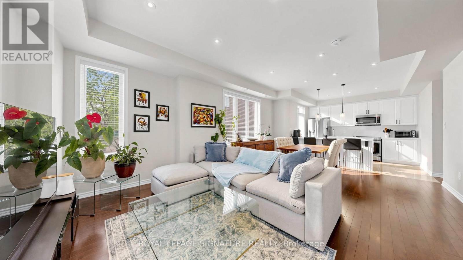 10 - 35 HERON PARK PLACE, Toronto, Ontario
