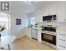 8 LOMBARDY CRESCENT, Toronto, Ontario