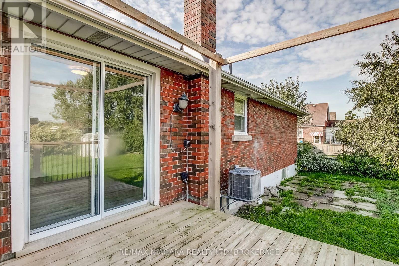 Main Level - 6801 Dunn Street, Niagara Falls, Ontario L2G 2R3 - Photo 12 - X13471086
