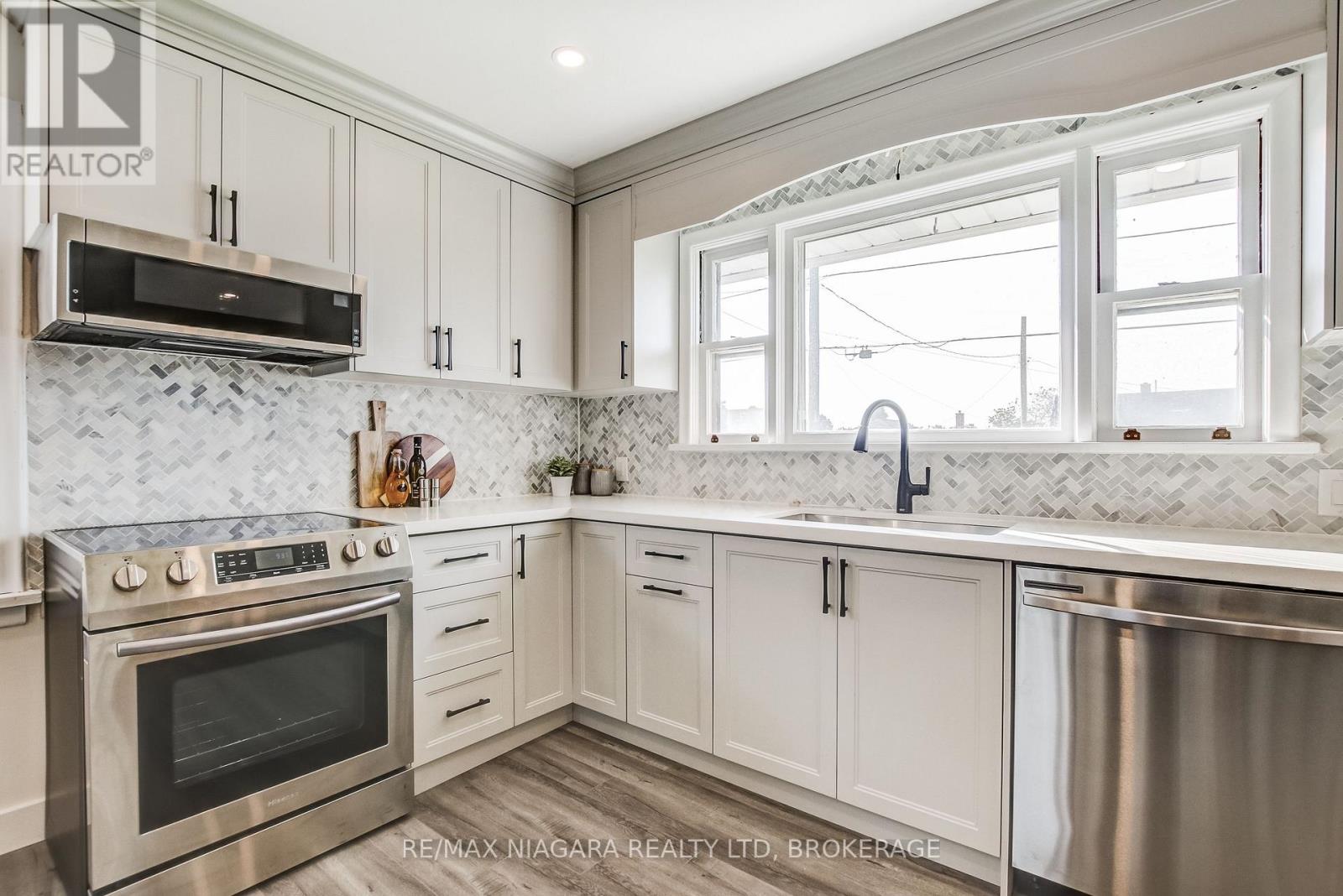 Main Level - 6801 Dunn Street, Niagara Falls, Ontario L2G 2R3 - Photo 3 - X13471086