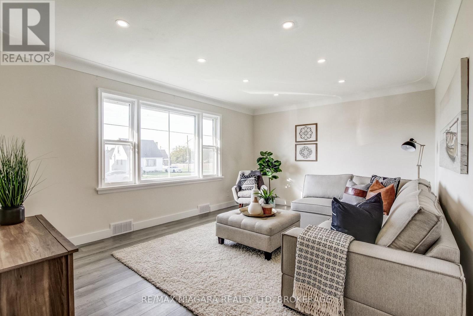 Main Level - 6801 Dunn Street, Niagara Falls, Ontario L2G 2R3 - Photo 4 - X13471086