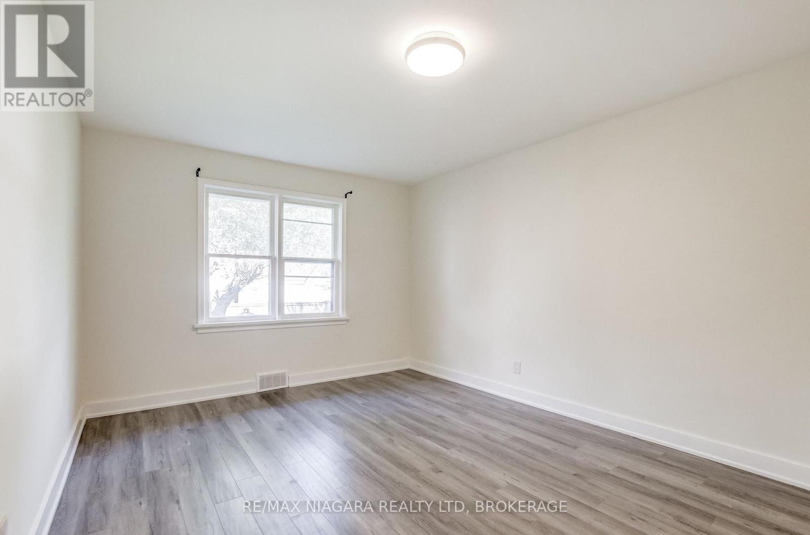 Main Level - 6801 Dunn Street, Niagara Falls, Ontario L2G 2R3 - Photo 7 - X13471086