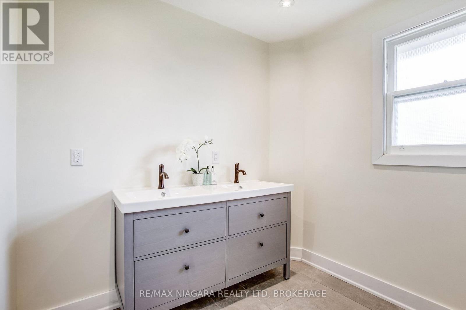 Main Level - 6801 Dunn Street, Niagara Falls, Ontario L2G 2R3 - Photo 8 - X13471086