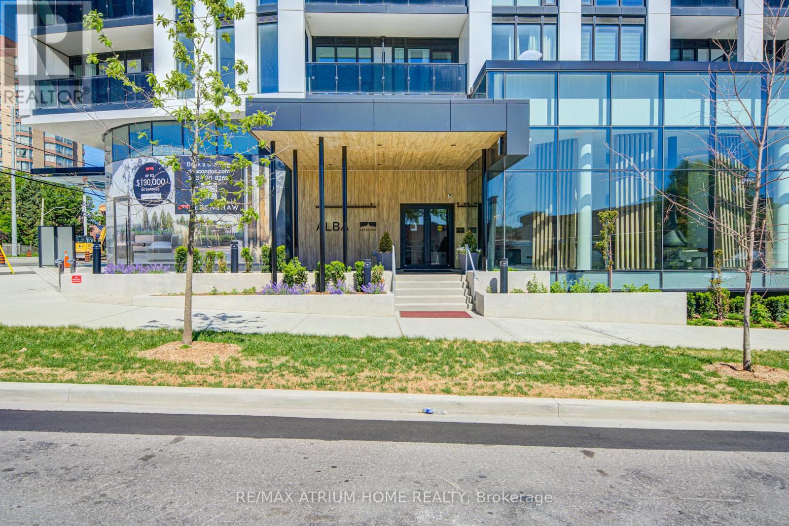 621 - 1 Fairview Road E, Mississauga, Ontario  L5A 4C6 - Photo 2 - W13464170