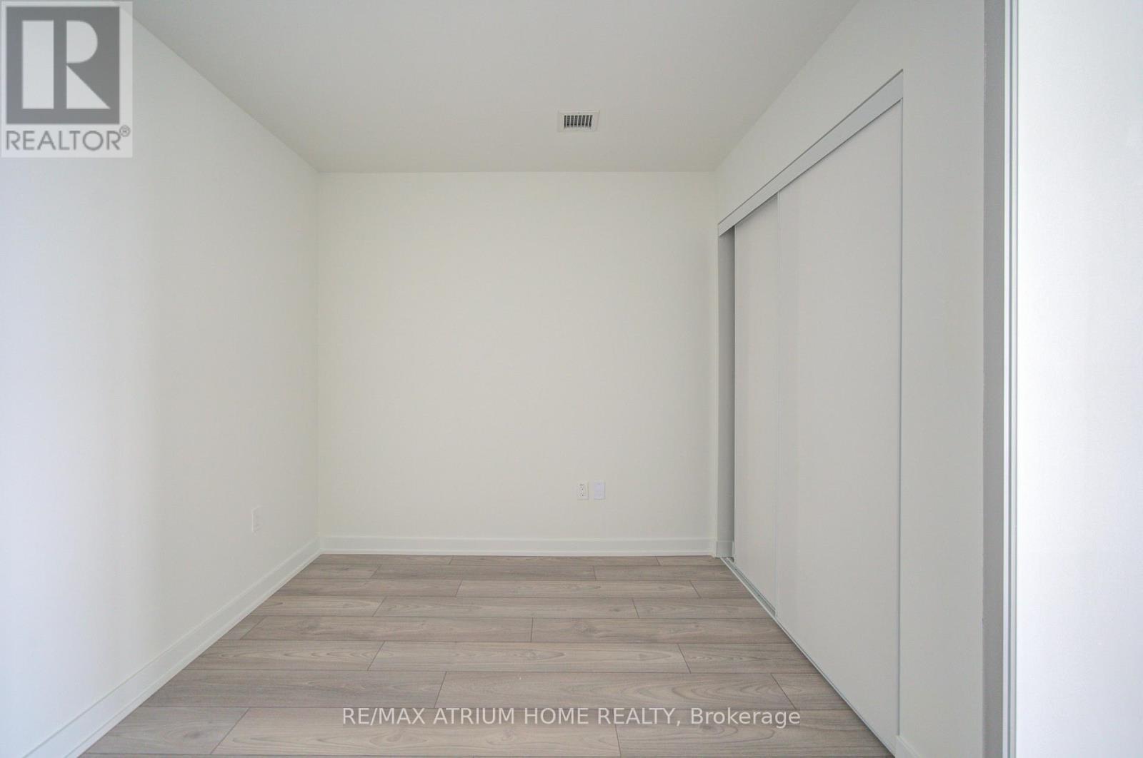 621 - 1 Fairview Road E, Mississauga, Ontario  L5A 4C6 - Photo 8 - W13464170