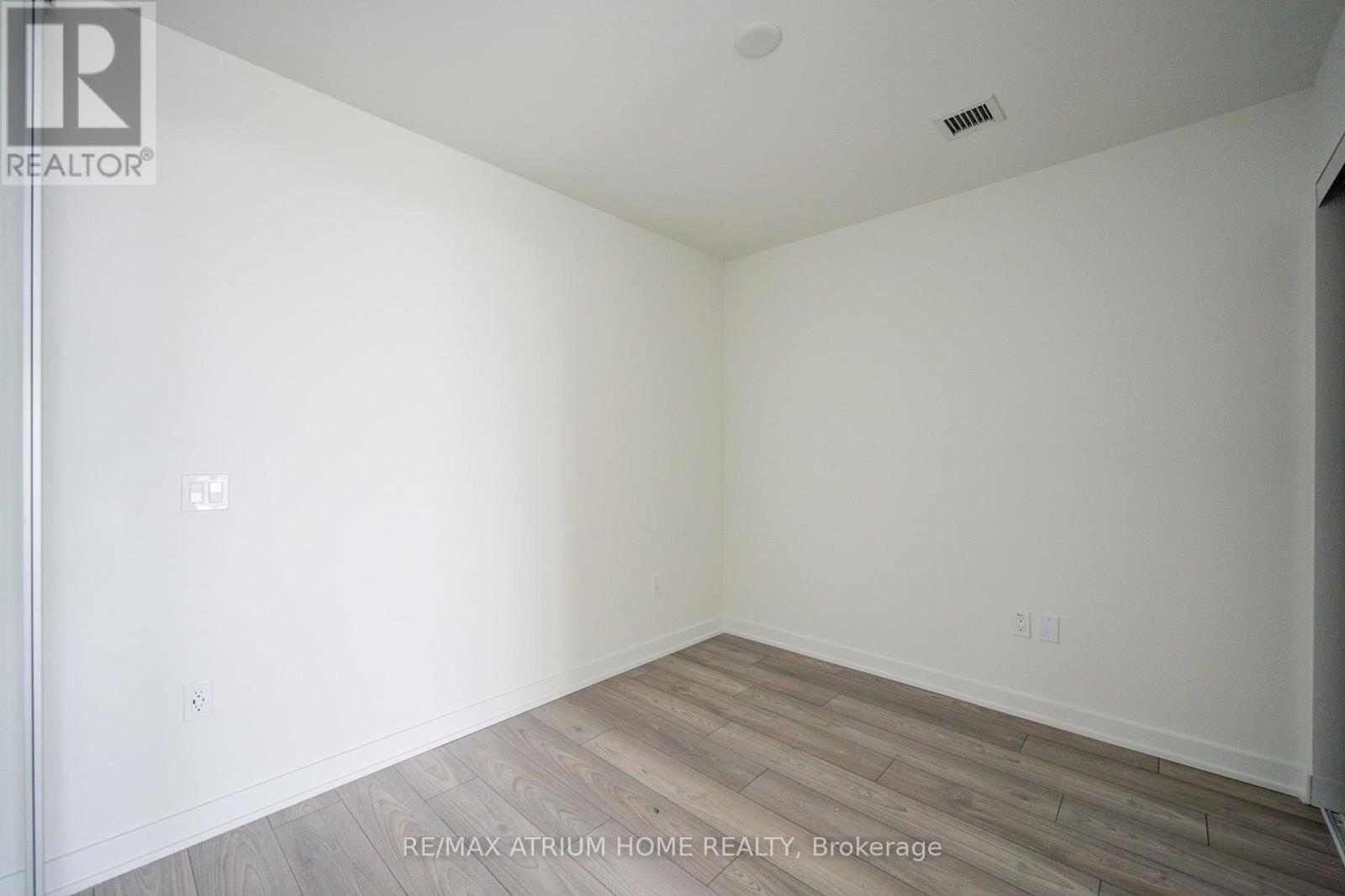621 - 1 Fairview Road E, Mississauga, Ontario  L5A 4C6 - Photo 7 - W13464170