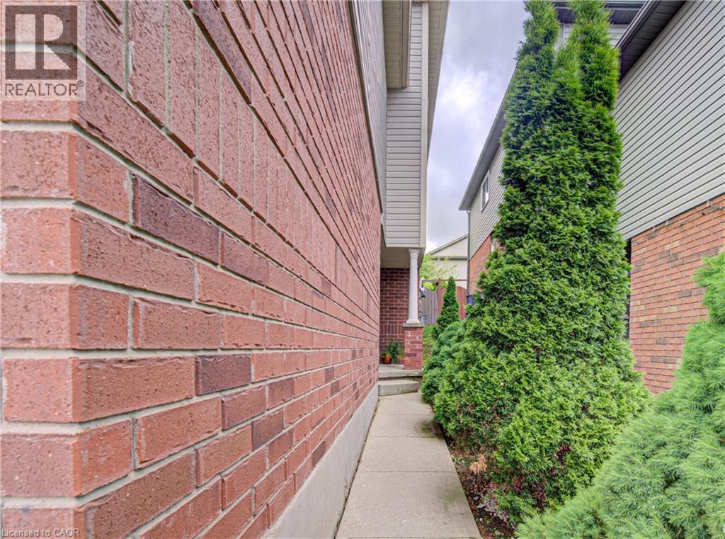 533 Activa Avenue, Kitchener, Ontario  N2E 4C2 - Photo 4 - 40836491