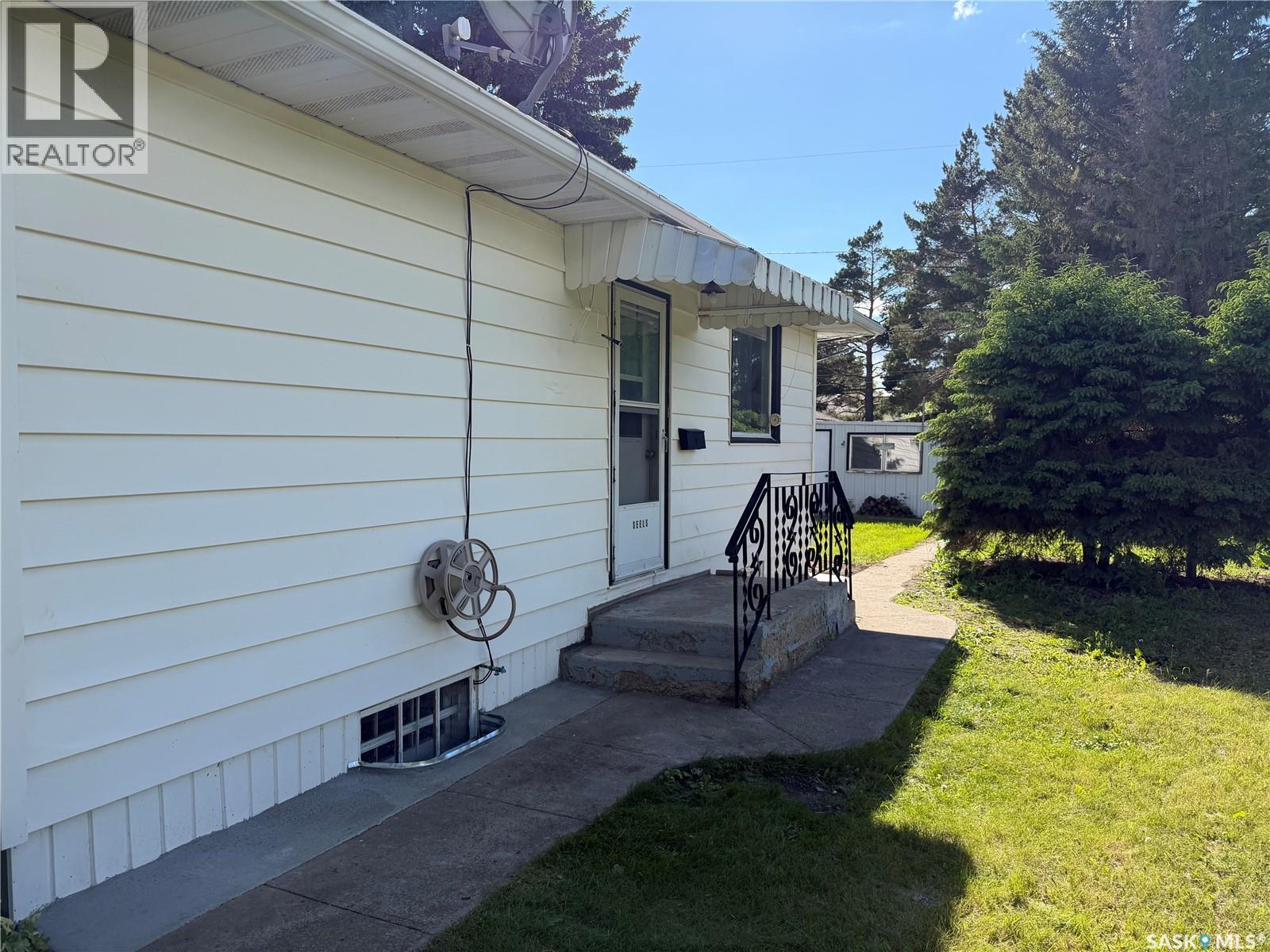 206 Watson Street, Lipton, Saskatchewan S0G 3B0 - Photo 3 - SK040180