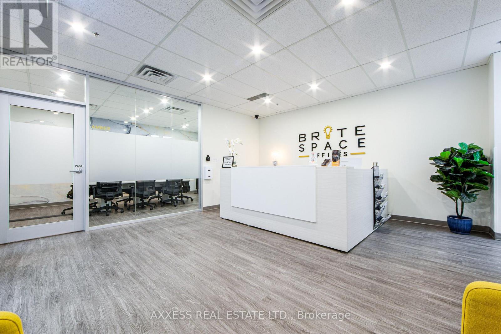 400 - 30 Eglinton Avenue W, Mississauga, Ontario  L5R 3E7 - Photo 2 - W13471078