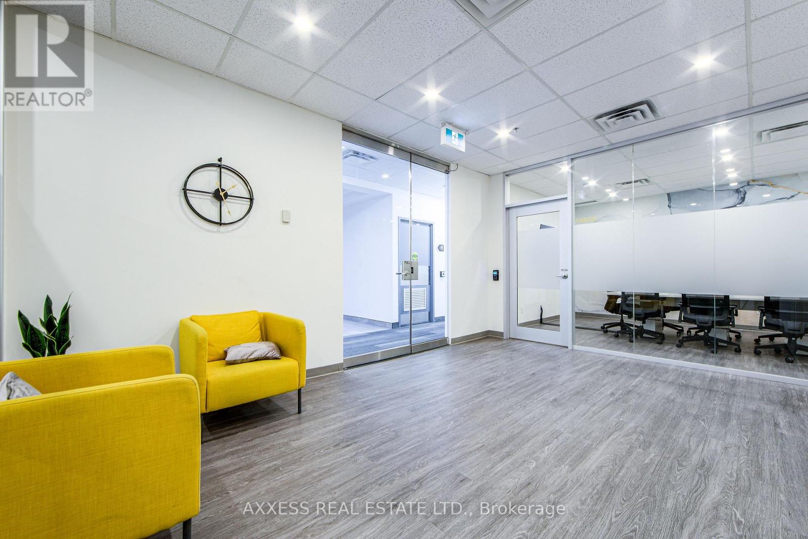 400 - 30 Eglinton Avenue W, Mississauga, Ontario  L5R 3E7 - Photo 3 - W13471078