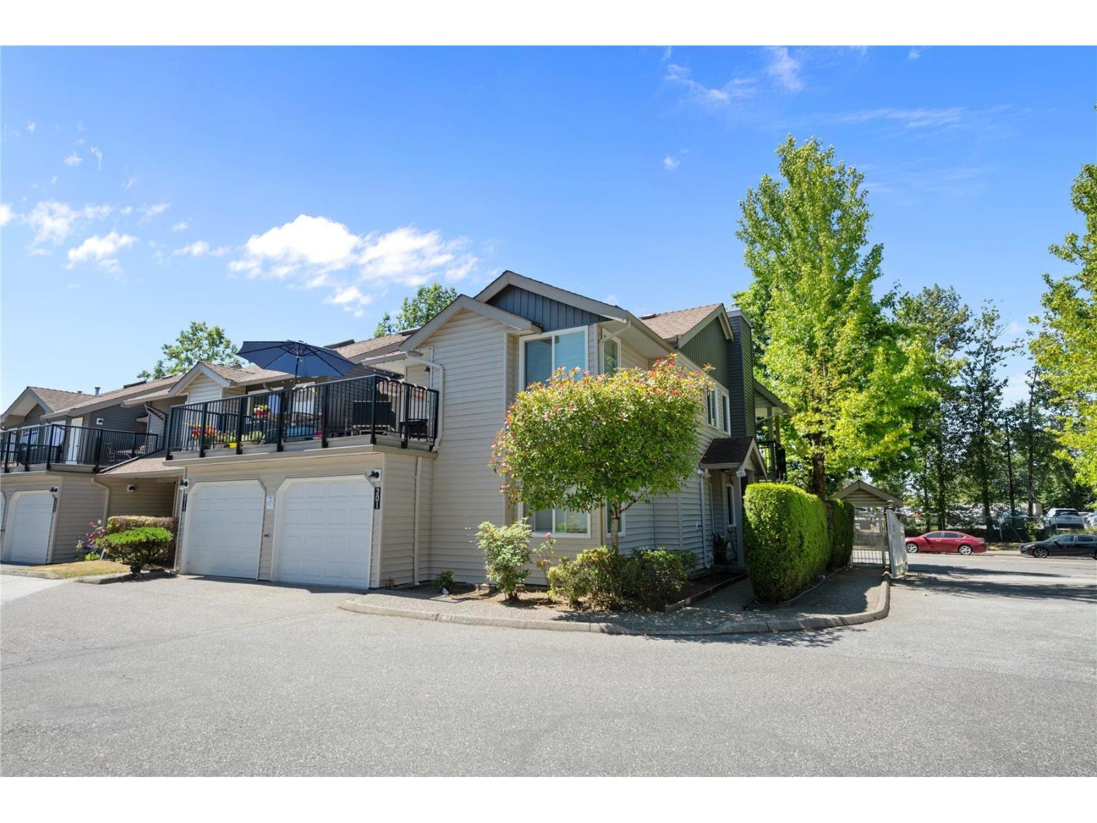 201 8972 FLEETWOOD WAY, Surrey, British Columbia