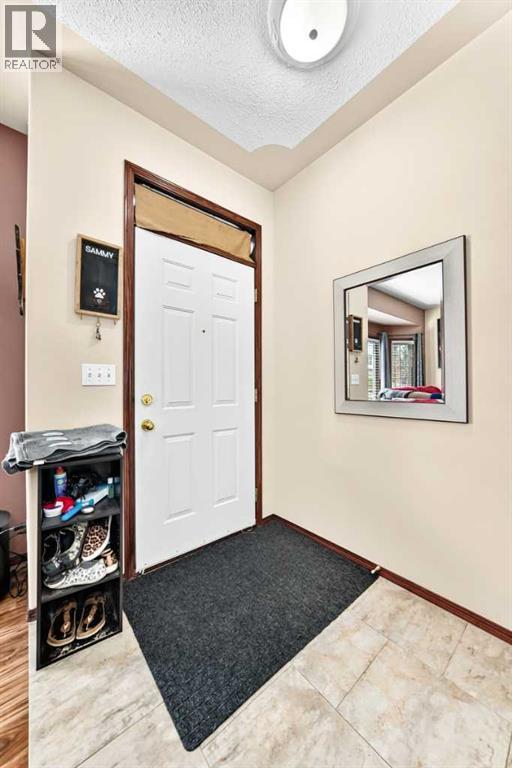 21 Amer Close, Red Deer, Alberta T4R 2S3 - Photo 3 - A2317503