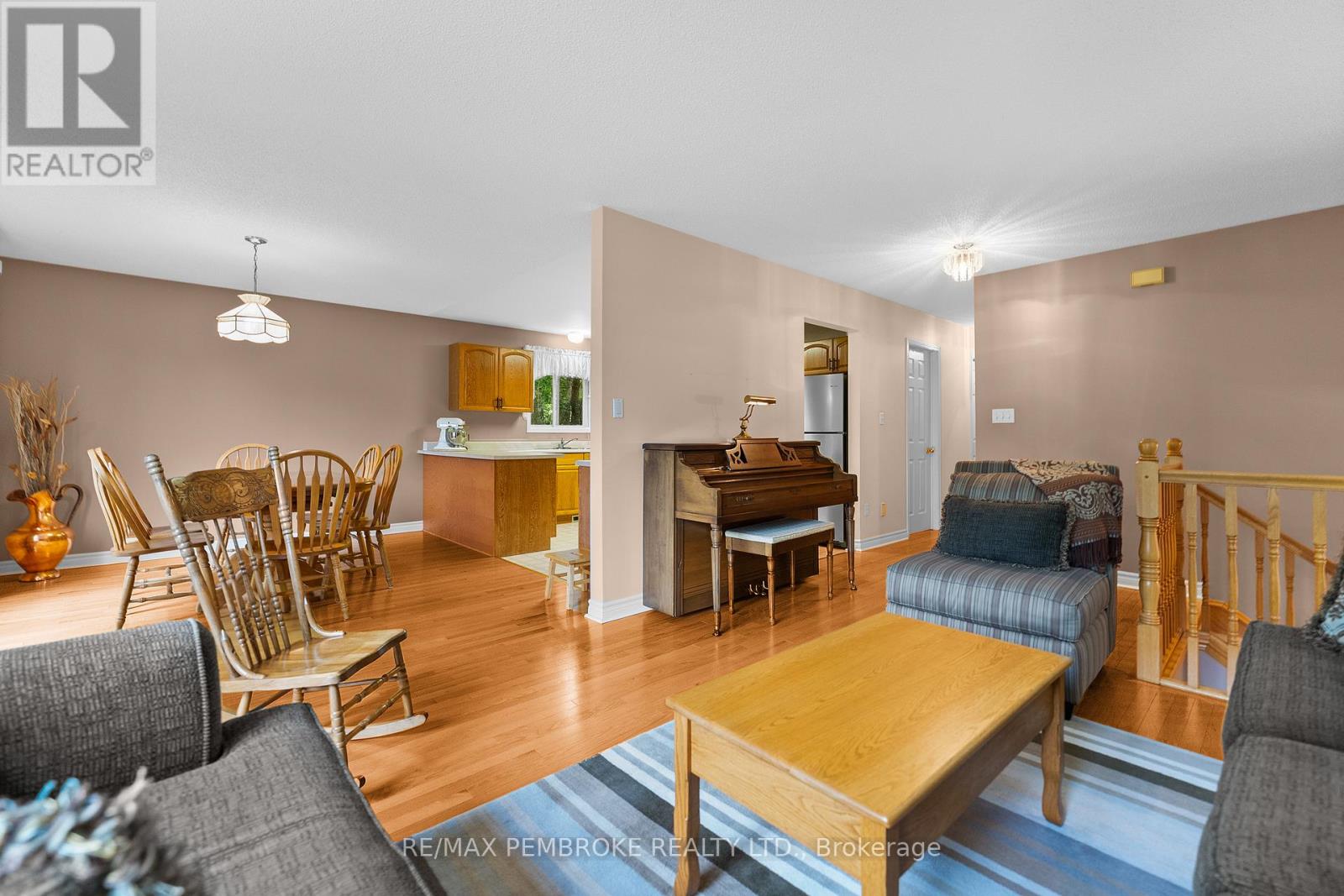 44 Ravenwood Crescent, Petawawa, Ontario  K8H 3N1 - Photo 12 - X13471186