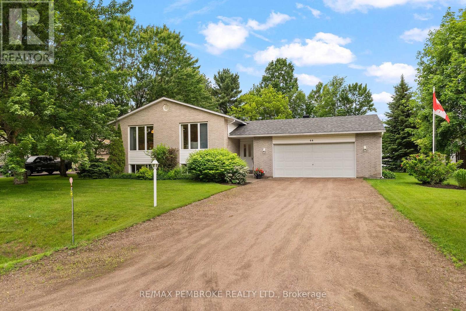 44 Ravenwood Crescent, Petawawa, Ontario K8H 3N1 - Photo 2 - X13471186