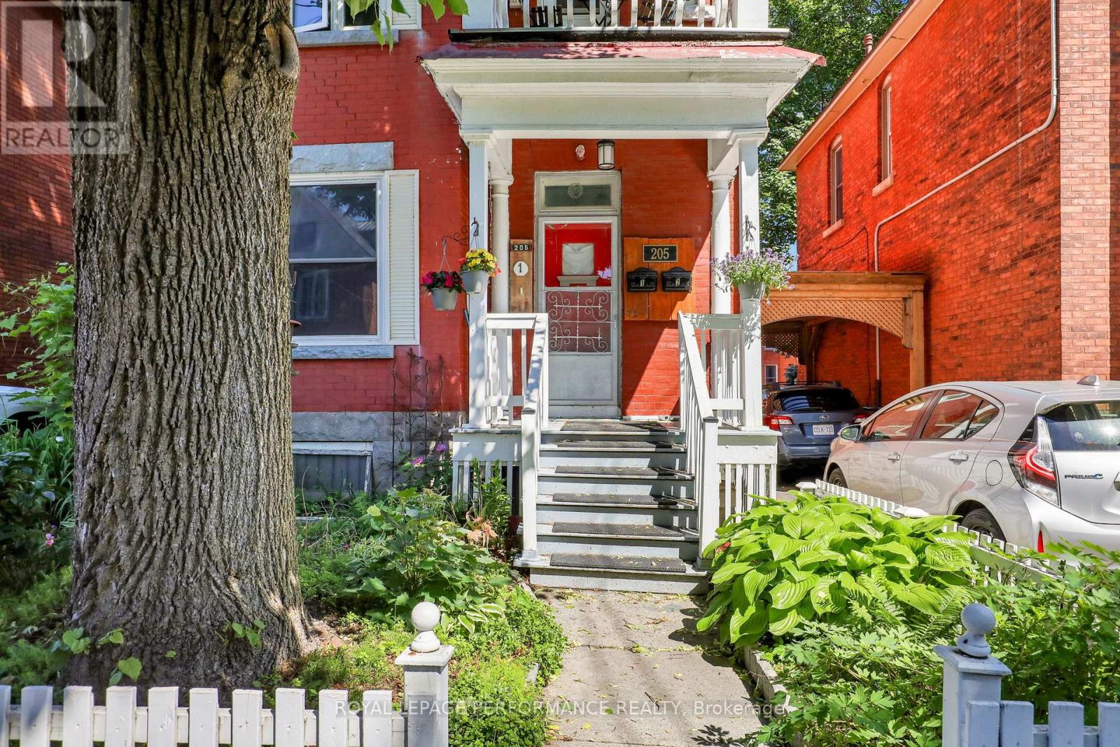 2 - 205 Flora Street, Ottawa, Ontario K1R 5R6 - Photo 2 - X13471152