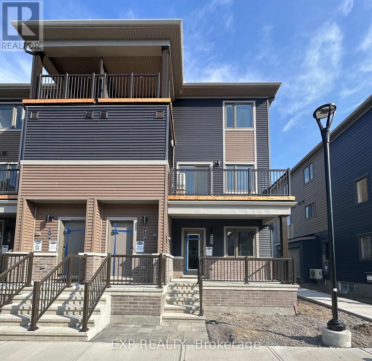 422 LILLIAN FREIMAN PRIVATE, Ottawa, Ontario