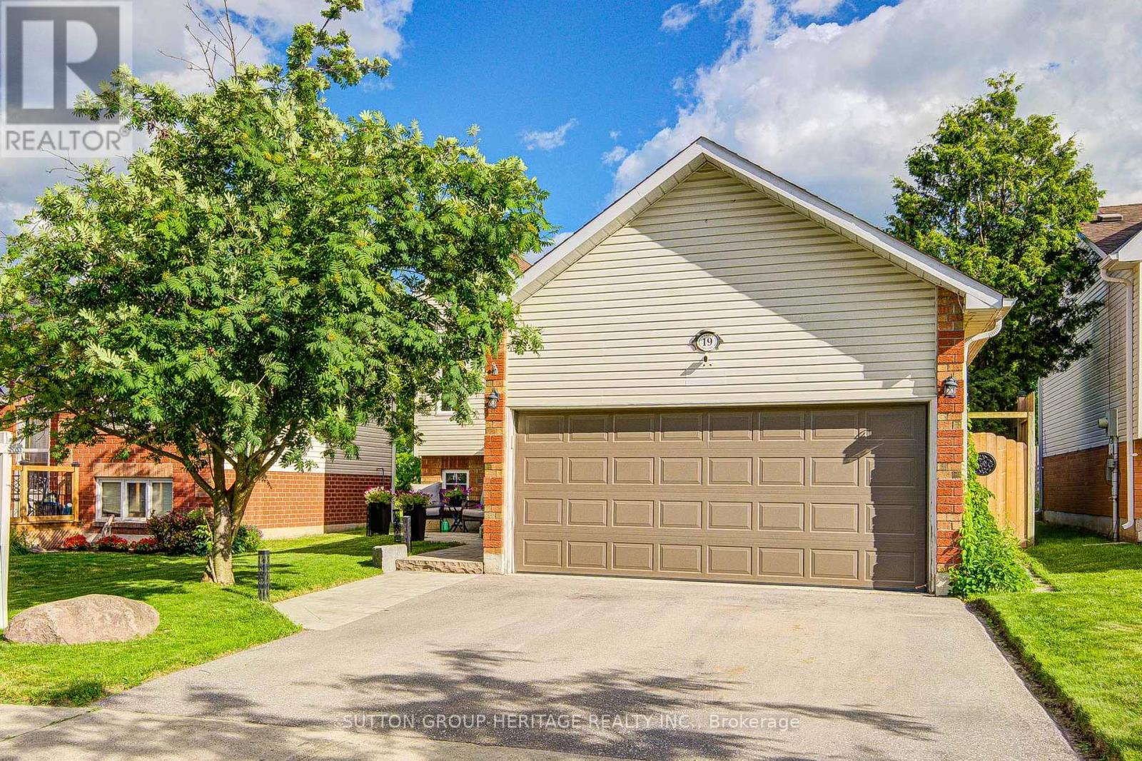 19 HOOPER SQUARE, Clarington, Ontario