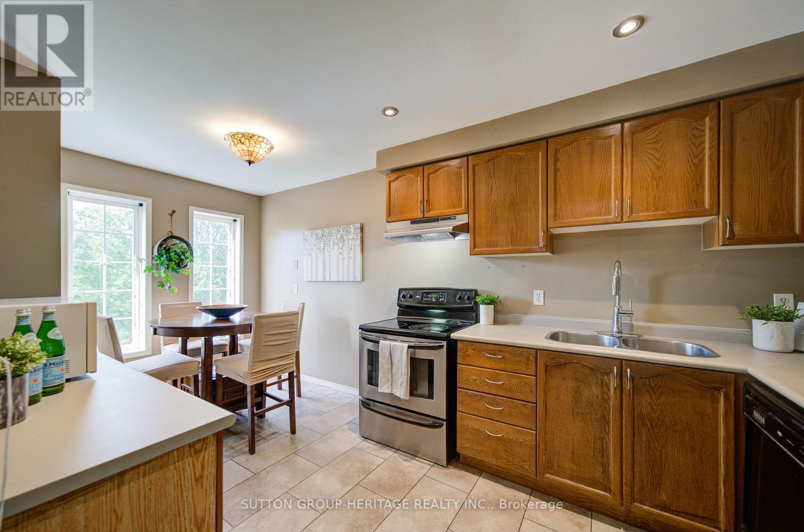 19 Hooper Square, Clarington, Ontario  L1C 4X7 - Photo 11 - E13471208