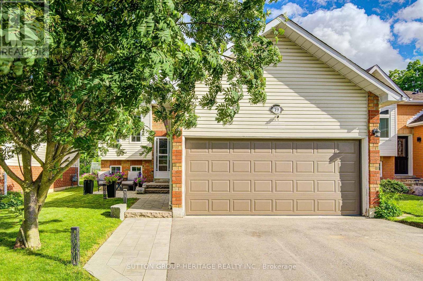 19 Hooper Square, Clarington, Ontario  L1C 4X7 - Photo 4 - E13471208