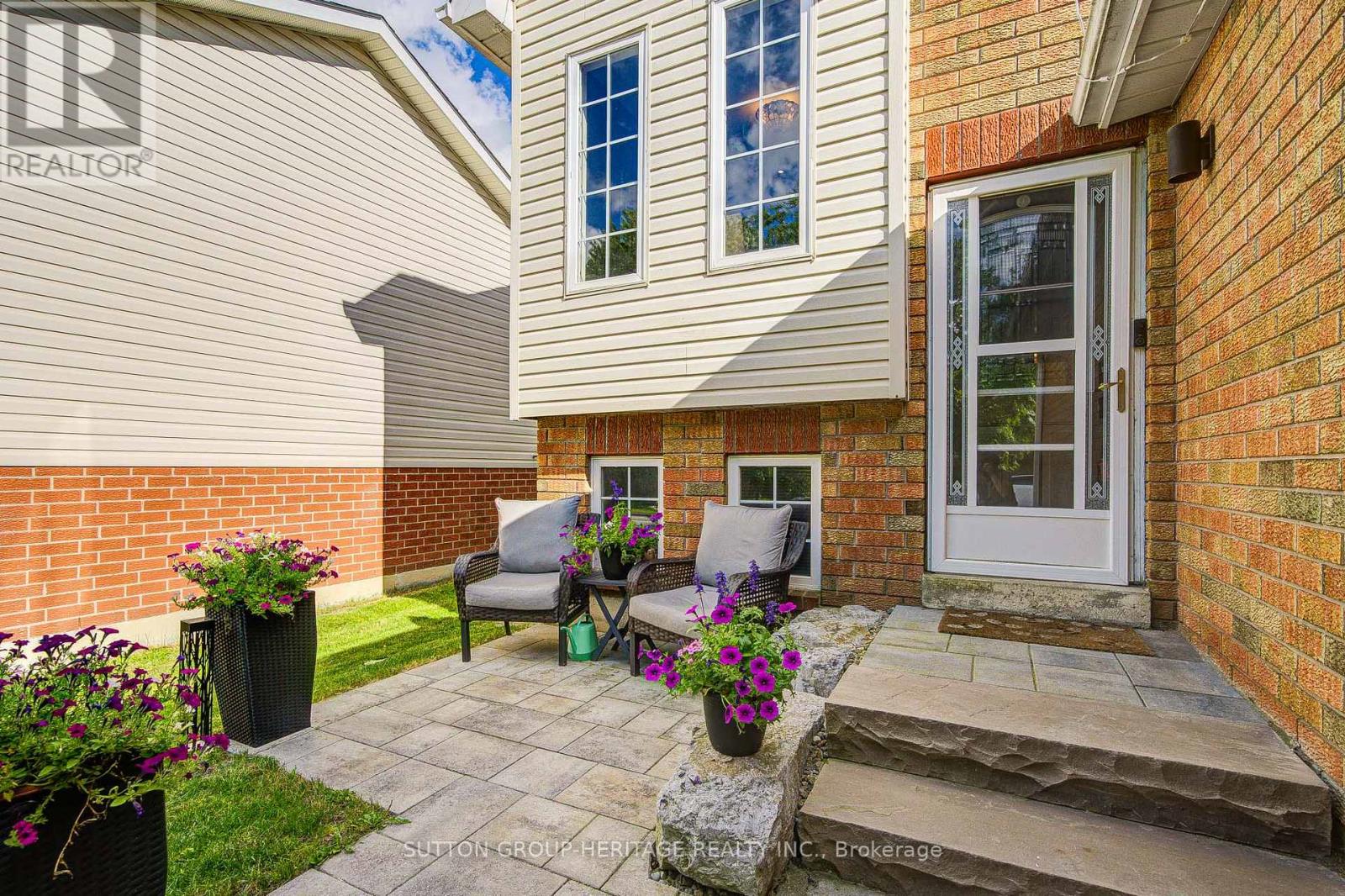 19 Hooper Square, Clarington, Ontario  L1C 4X7 - Photo 5 - E13471208