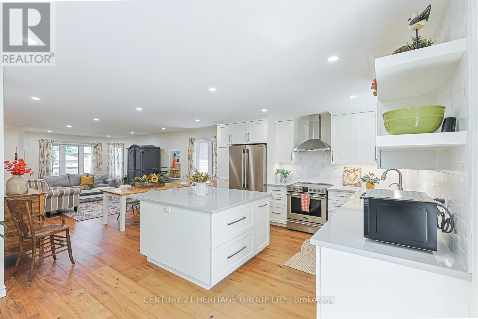 31 Fox Run Lane, Bradford West Gwillimbury, Ontario  L3Z 2J1 - Photo 7 - N13470818
