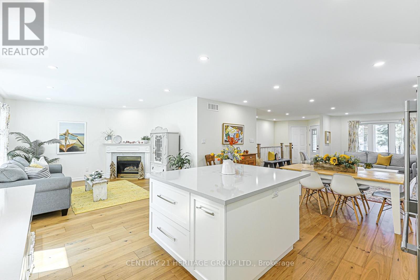 31 Fox Run Lane, Bradford West Gwillimbury, Ontario  L3Z 2J1 - Photo 8 - N13470818