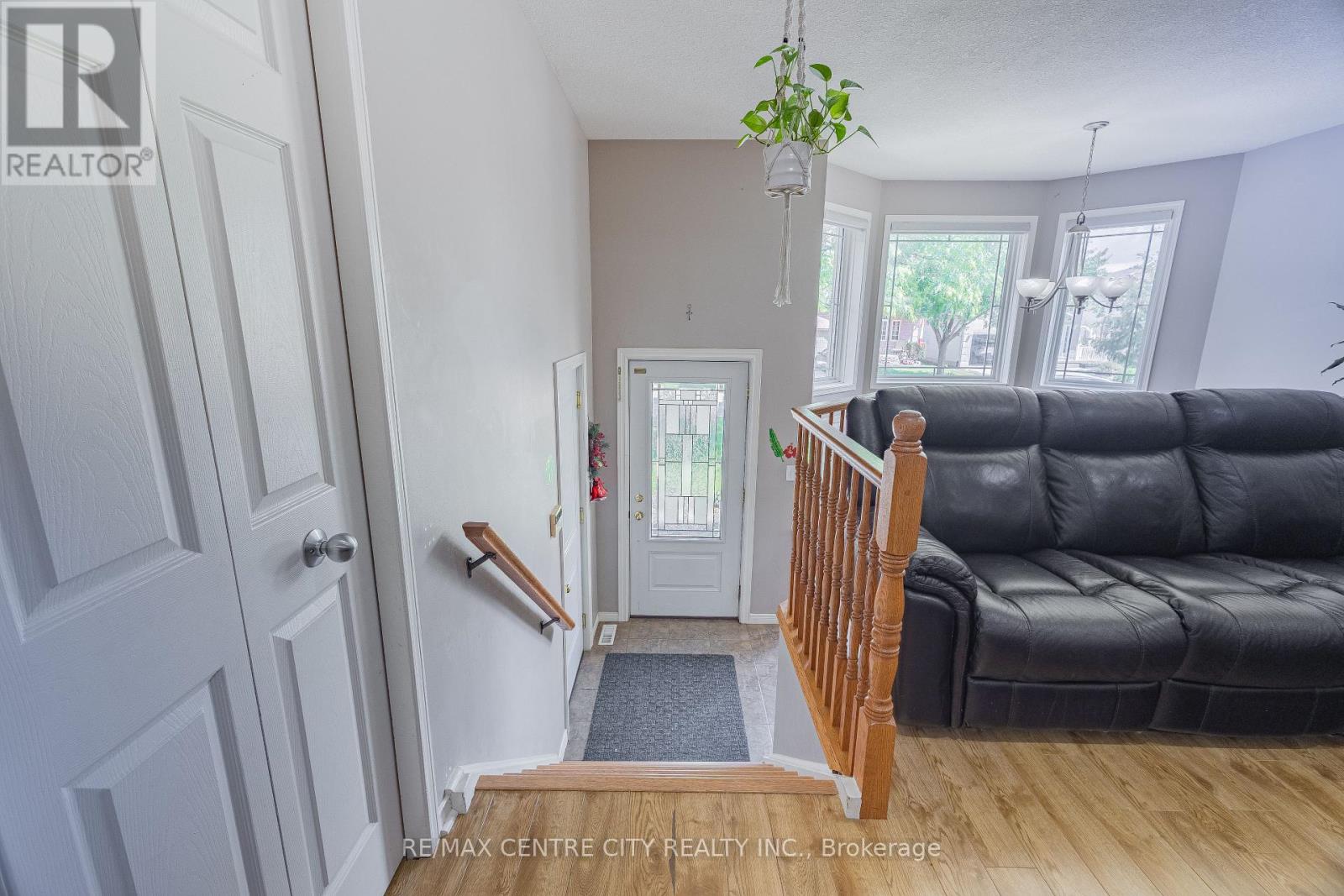 18 Kennedy Place, London East, Ontario  N5V 4W1 - Photo 5 - X13448176
